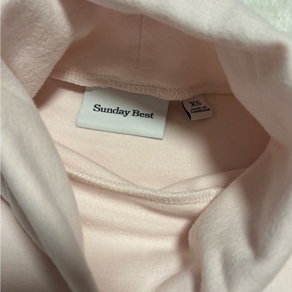 Aritzia’s Sundays Best turtle neck - Picture 3 of 3